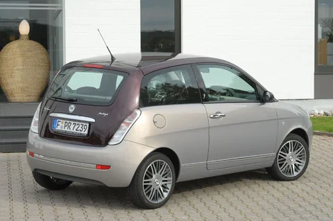 Lancia Ypsilon 1.4 8v Oro 2006 view 8