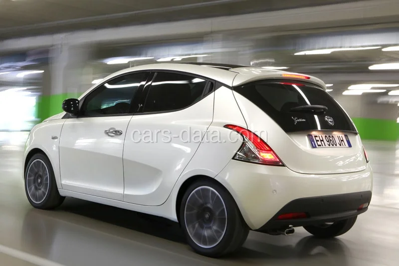 Lancia Ypsilon 1.2 8v Platinum 2011 front view