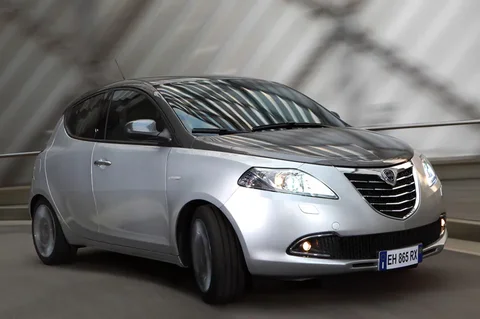 Lancia Ypsilon 1.2 8v Platinum 2011 view 2