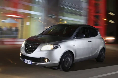Lancia Ypsilon 1.2 8v Platinum 2011 view 3