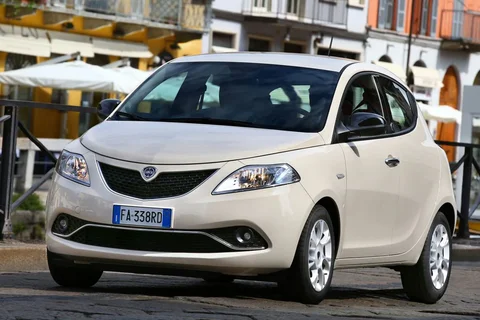 Lancia Ypsilon 1.2 8v Gold 2015 view 4