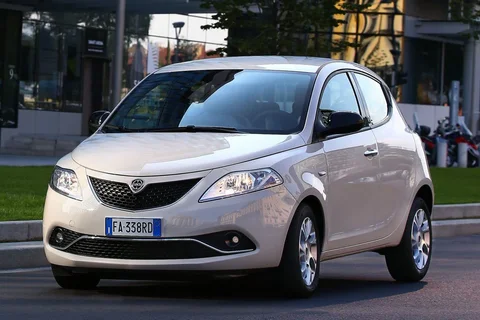 Lancia Ypsilon 1.2 8v Gold 2015 view 5