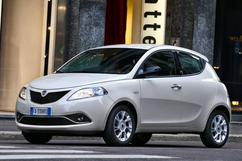 Lancia Ypsilon 1.2 8v Gold 2015 view 6