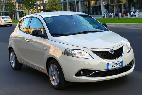Lancia Ypsilon 1.2 8v Gold 2015 view 7