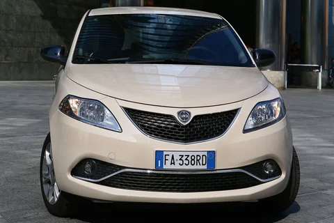 Lancia Ypsilon 1.2 8v Gold 2015 view 10
