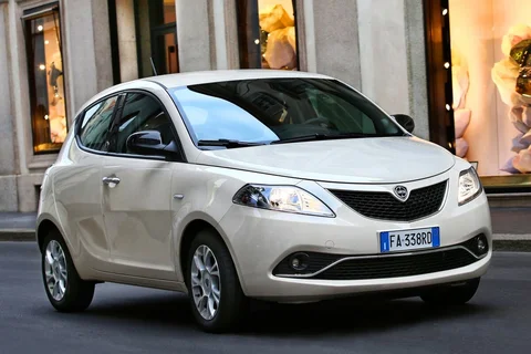 Lancia Ypsilon 1.2 8v Gold 2015 view 11