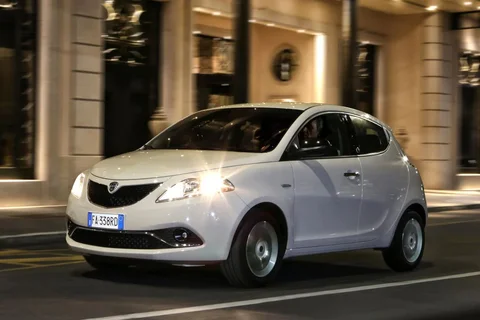 Lancia Ypsilon 1.2 8v Gold 2015 view 12