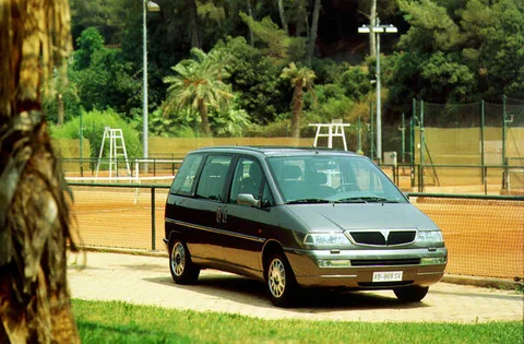 Lancia Zeta 2.0 JTD LS 2000 view 2