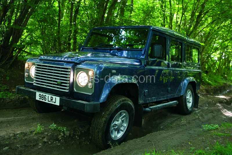 Land Rover Defender 110 2.4 TD Station Wagon E 2007 front view