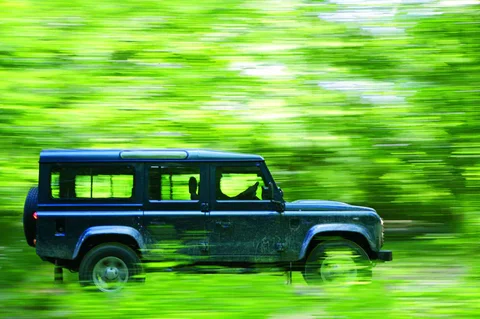 Land Rover Defender 110 2.4 TD Station Wagon E 2007 view 3