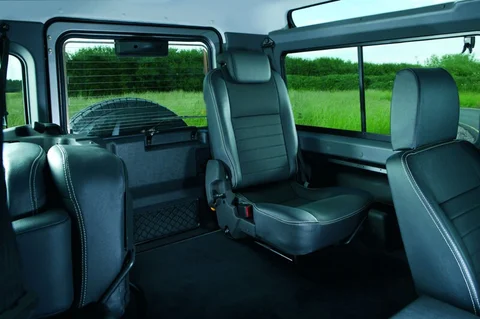 Land Rover Defender 90 2.4 TD Station Wagon E 2007 view 11