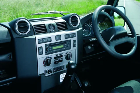 Land Rover Defender 110 2.4 TD Station Wagon E 2007 view 5