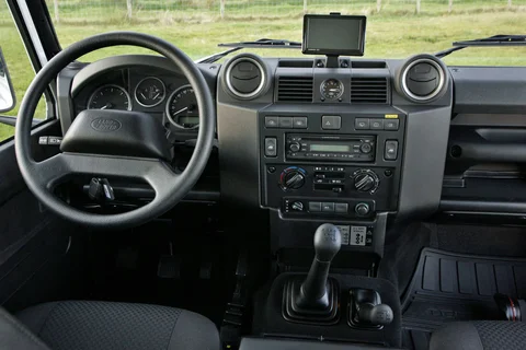 Land Rover Defender 130 2.2 TD Crew Cab 2011 view 3