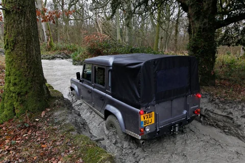 Land Rover Defender 110 2.2 TD Pick Up 2011 view 5