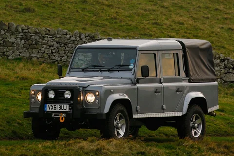 Land Rover Defender 110 2.2 TD Pick Up 2011 view 6