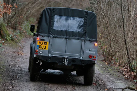 Land Rover Defender 110 2.2 TD Pick Up 2011 view 9