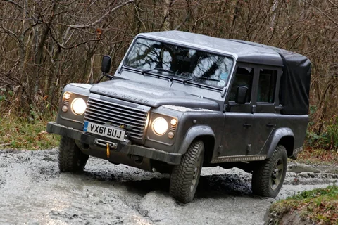 Land Rover Defender 110 2.2 TD Pick Up 2011 view 12