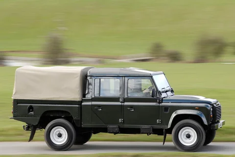 Land Rover Defender 130 2.2 TD Crew Cab 2011 view 5