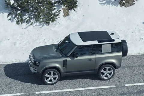 Land Rover Defender 90 D300 2020 view 4