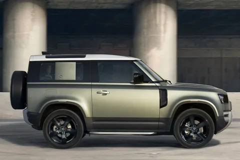 Land Rover Defender 90 D300 2020 view 6