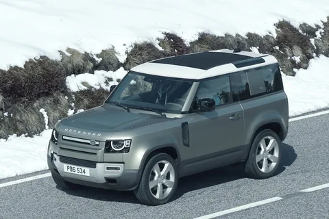 Land Rover Defender 90 D300 2020 view 10