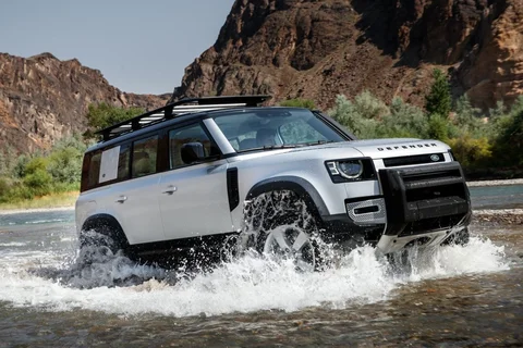 Land Rover Defender 110 D240 2019 view 7