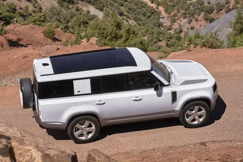 Land Rover Defender 130 V8 2023 view 2