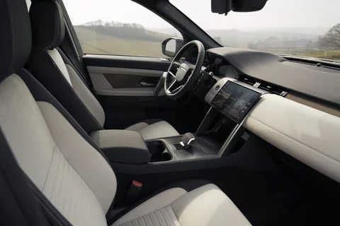 Land Rover Discovery Sport D200 Dynamic S 2025 view 5