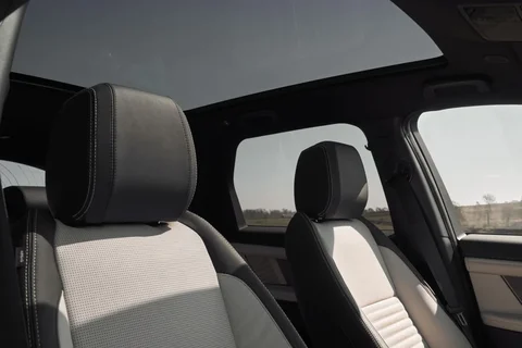 Land Rover Discovery Sport D200 Dynamic S 2025 view 7