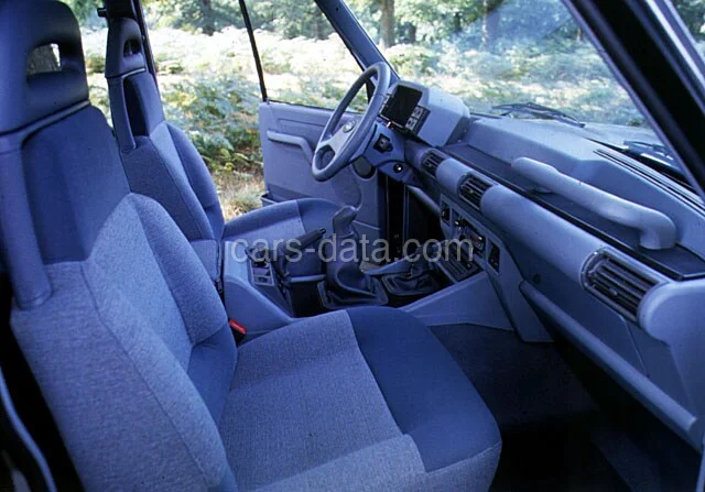 Land Rover Discovery V8i 1990 front view