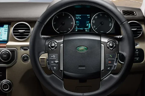 Land Rover Discovery TDV6 3.0 E 2010 view 2