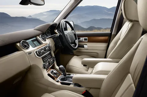 Land Rover Discovery TDV6 3.0 E 2010 view 4