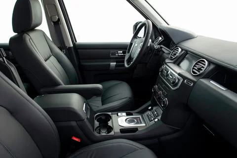 Land Rover Discovery SDV6 3.0 SE 2014 view 4