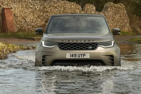 Land Rover Discovery P360 Dynamic HSE 2020 view 5