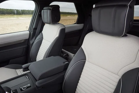 Land Rover Discovery P360 Dynamic HSE 2020 view 8