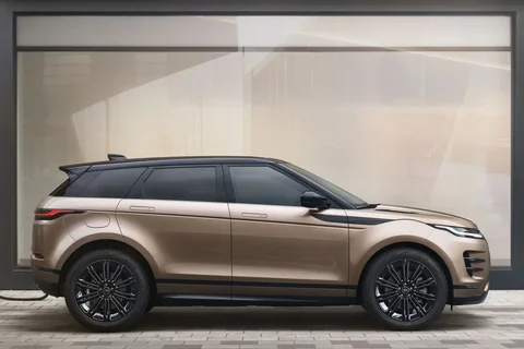 Land Rover Range Rover Evoque P160 Dynamic SE 2023 view 3