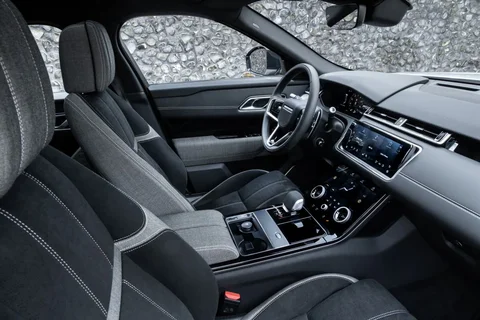 Land Rover Range Rover Velar P400e Dynamic SE 2023 view 11