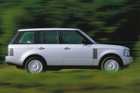 Land Rover Range Rover V8 HSE 2002 view 2