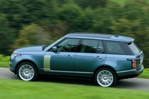 Land Rover Range Rover D300 HSE 2021 view 12