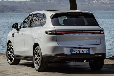 Leapmotor B10 Hybrid EV Design 2026 view 2