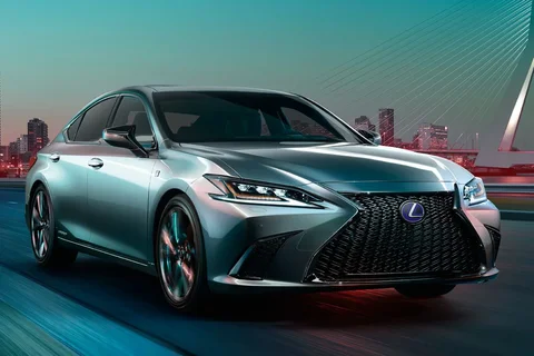 Lexus ES 300h Executive Line 2018 view 2