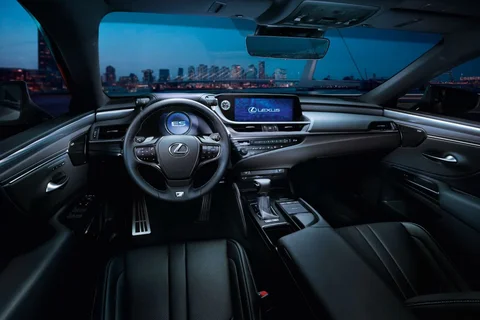 Lexus ES 300h Executive Line 2018 view 4
