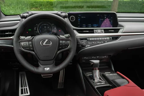 Lexus ES 300h Executive Line 2018 view 5