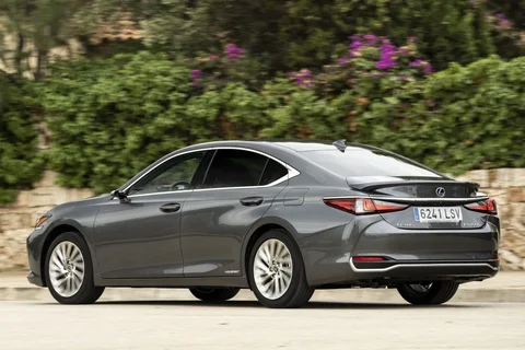 Lexus ES 300h President Line 2021 view 5