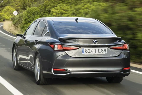 Lexus ES 300h President Line 2021 view 6