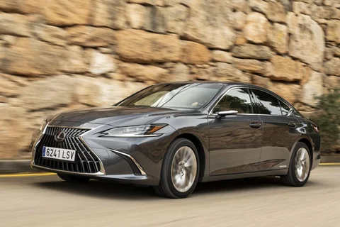 Lexus ES 300h President Line 2021 view 7