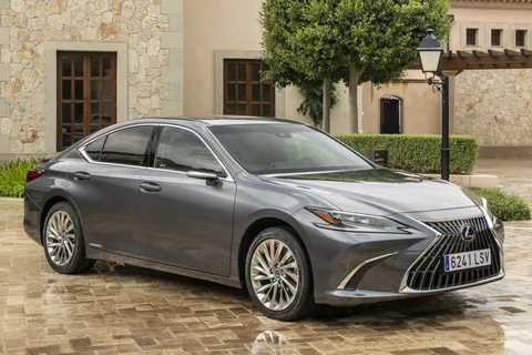Lexus ES 300h President Line 2021 view 8