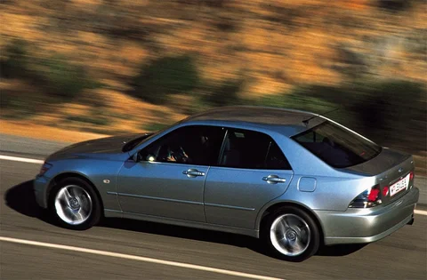 Lexus IS 200 Executive 1999 view 2