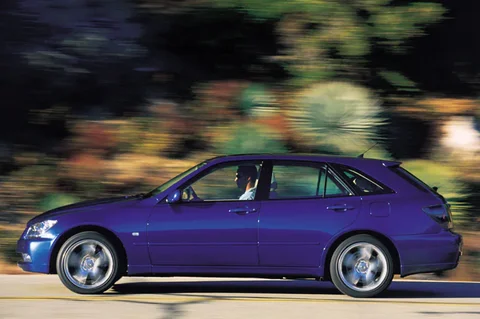 Lexus IS 200 SportCross 2002 view 4