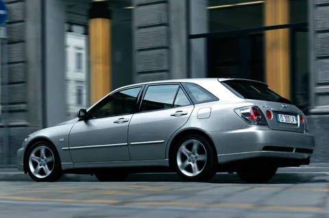 Lexus IS 200 SportCross 2002 view 7